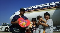 @シンガポール航空ジェット機前での記念写真.jpg